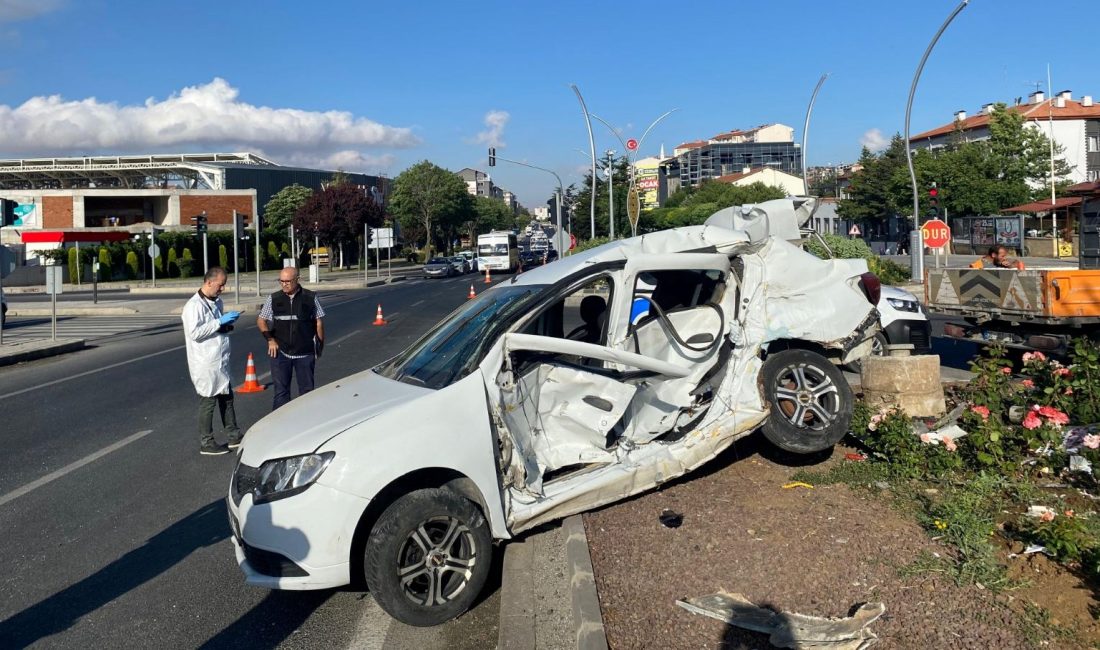 Yozgat'ta bir araba ile minibüs çarpıştı. Kazada bir kişi öldü,