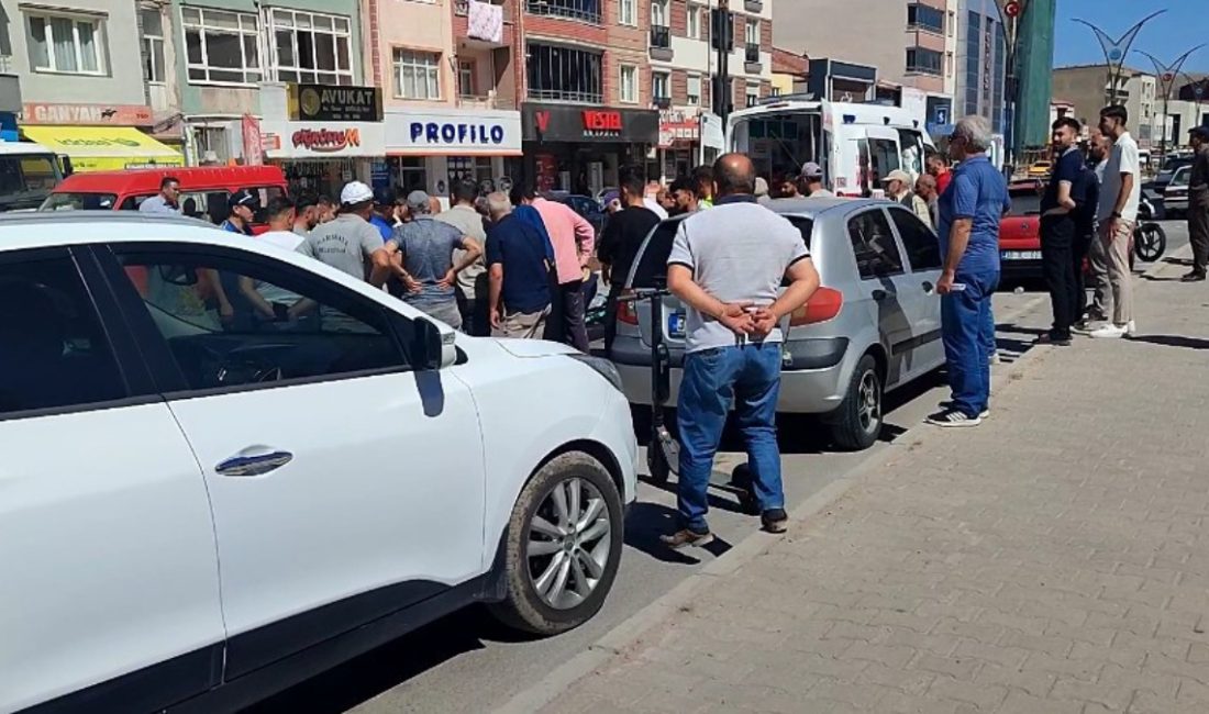 Sarıkaya ilçesinde, motosikletin çarptığı yaya yaralandı. Kazanın akabinde şoförün ehliyetsiz,