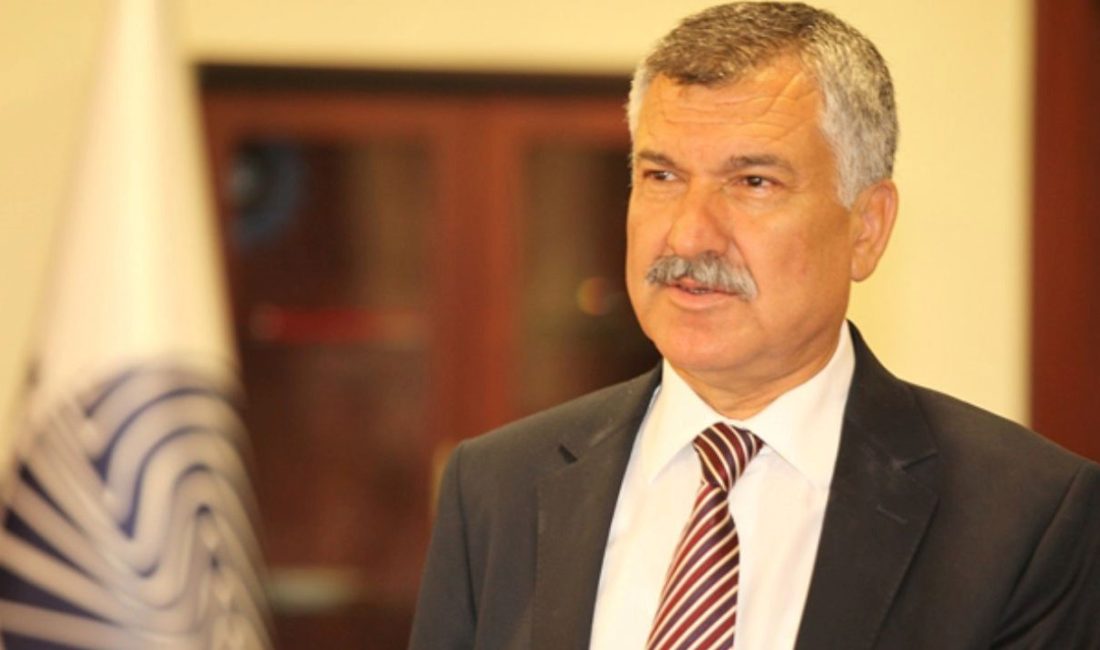 Zeydan Karalar, Türkiye gündemi ve siyasetini yakından takip eden toplumsal