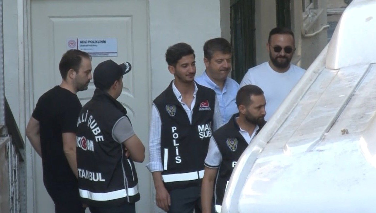 Yolsuzluk soruşturması kapsamında gözaltına alınan Adana Büyükşehir Belediye Başkanı Zeydan
