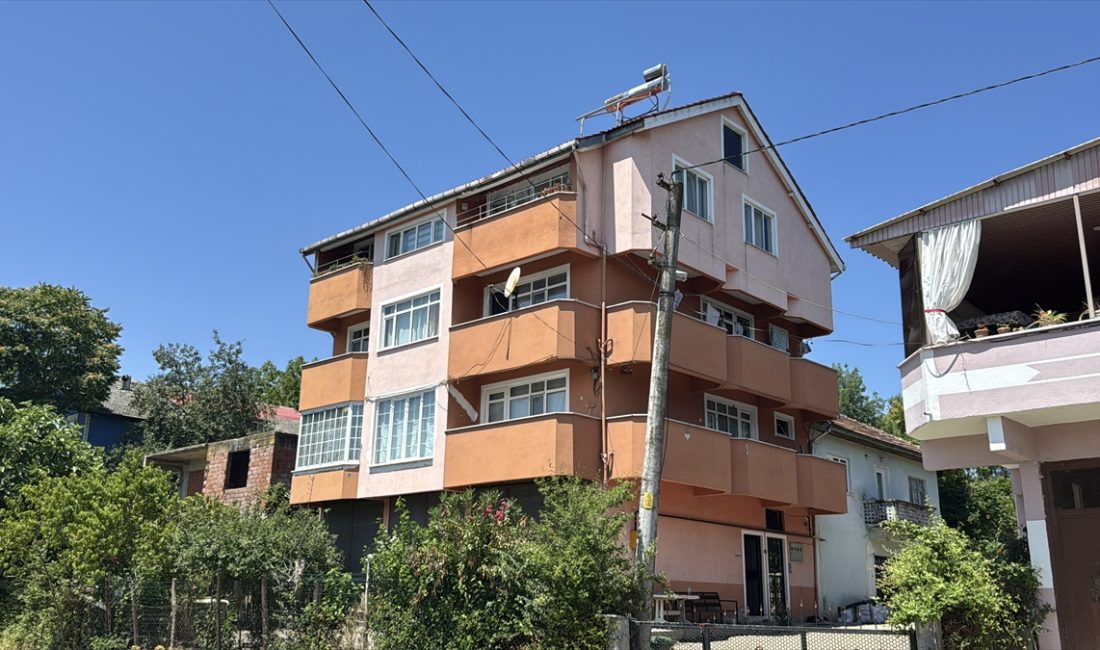 Çaycuma ilçesinde eşini bıçaklayarak öldüren cani koca, polis takımlarınca gözaltına