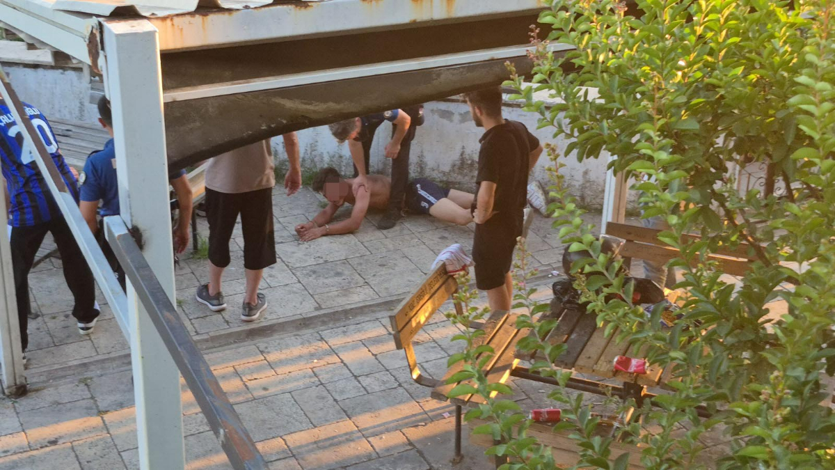 Zonguldak'ta hengameyi ayırmaya çalışan komiser taarruza uğradı. Komisere saldıran şüphelilerden