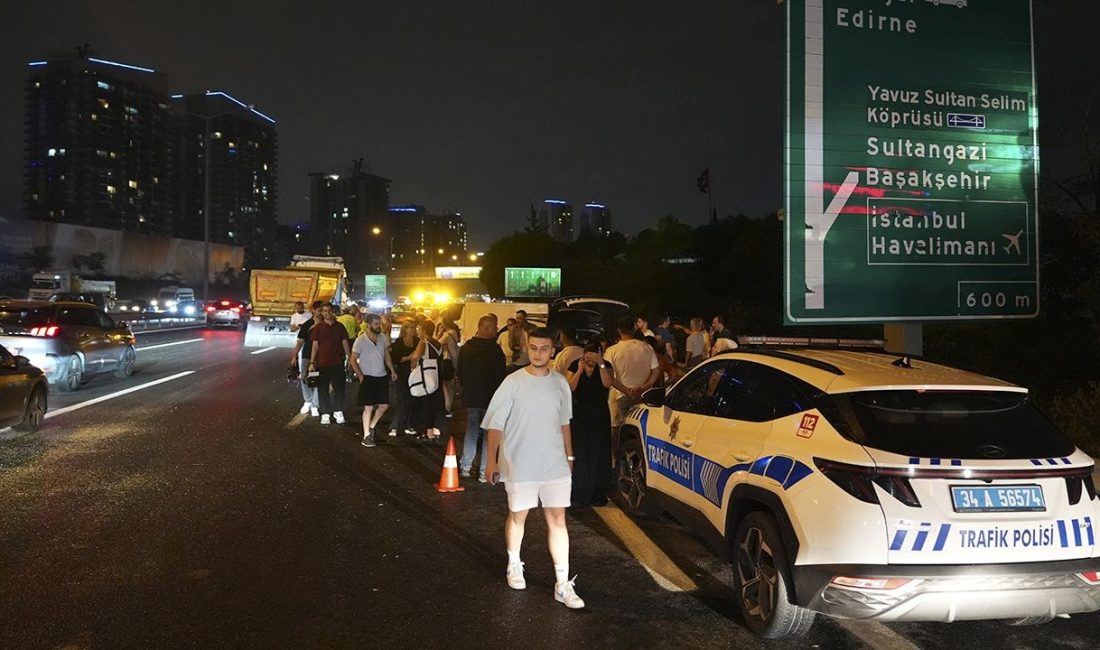 İstanbul'da TEM Otoyolu Eyüpsultan kesitinde 16 aracın karıştığı zincirleme trafik