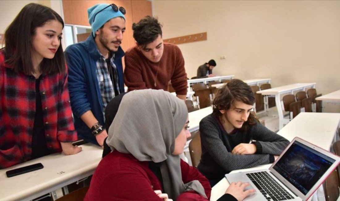 Tercih heyecanı yaşayan YKS şampiyonları için, 2024'te en yüksek muvaffakiyet