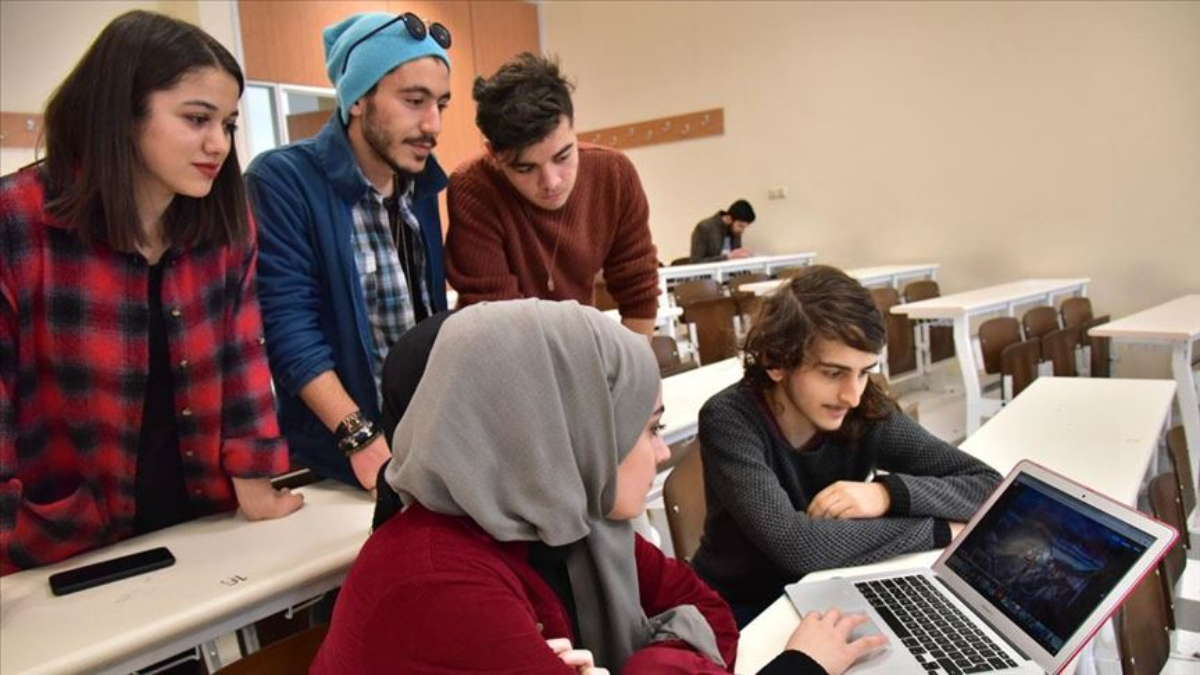 Tercih heyecanı yaşayan YKS şampiyonları için, 2024'te en yüksek muvaffakiyet