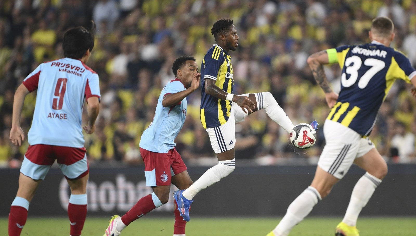 Fenerbahçe, UEFA Şampiyonlar Ligi 3. eleme çeşidi rövanşında Hollanda'nın Feyenoord