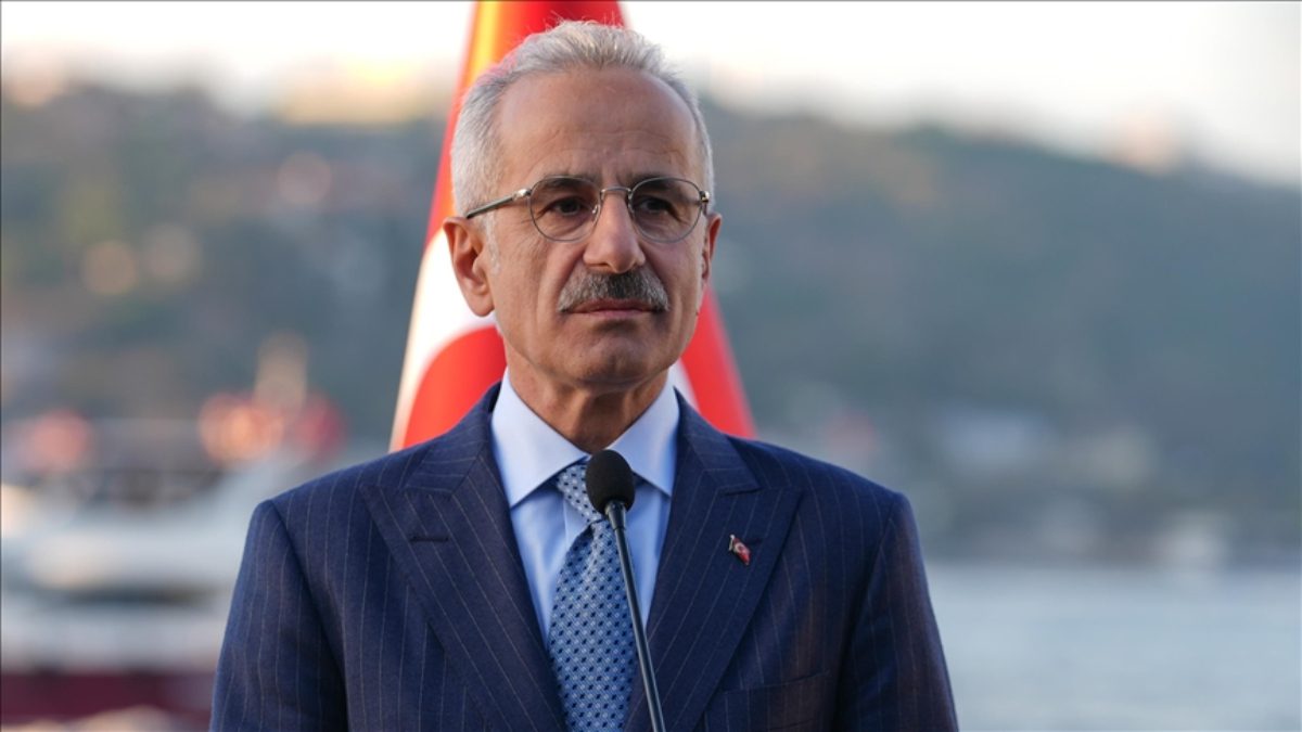 5G ihalesinin 16 Ekim’de gerçekleştirileceğini duyuran Ulaştırma ve Altyapı Bakanı