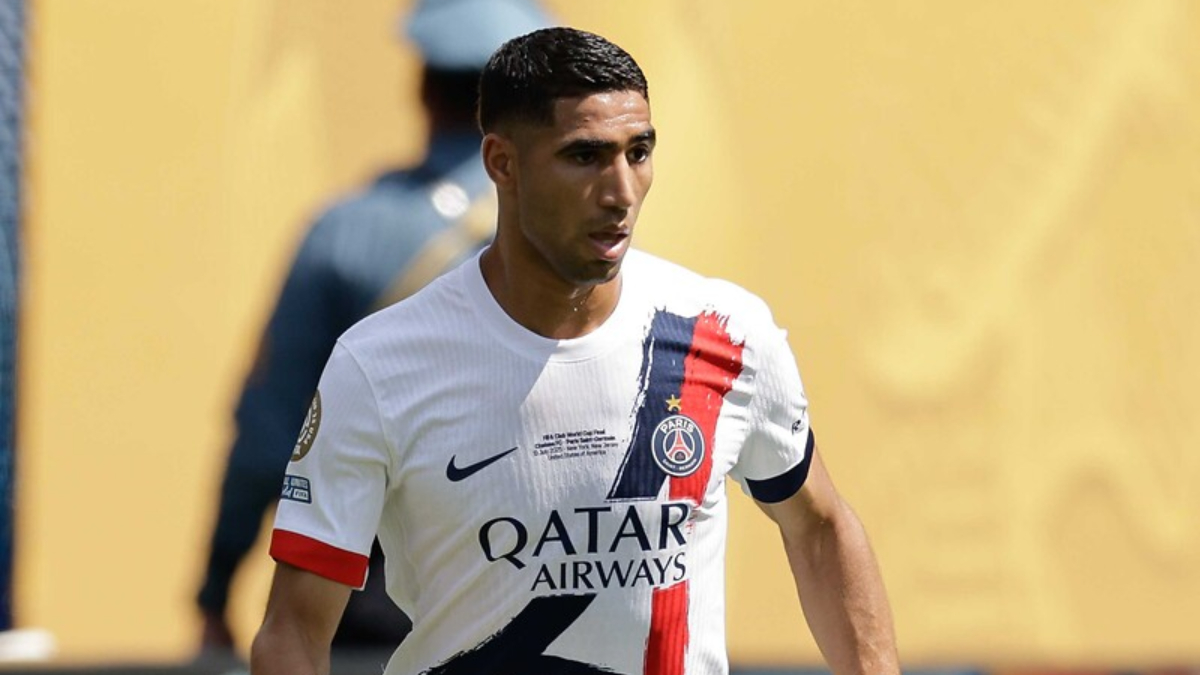 Paris Saint-Germain'in Faslı futbolcusu Achraf Hakimi, meskeninde bir genç bayana
