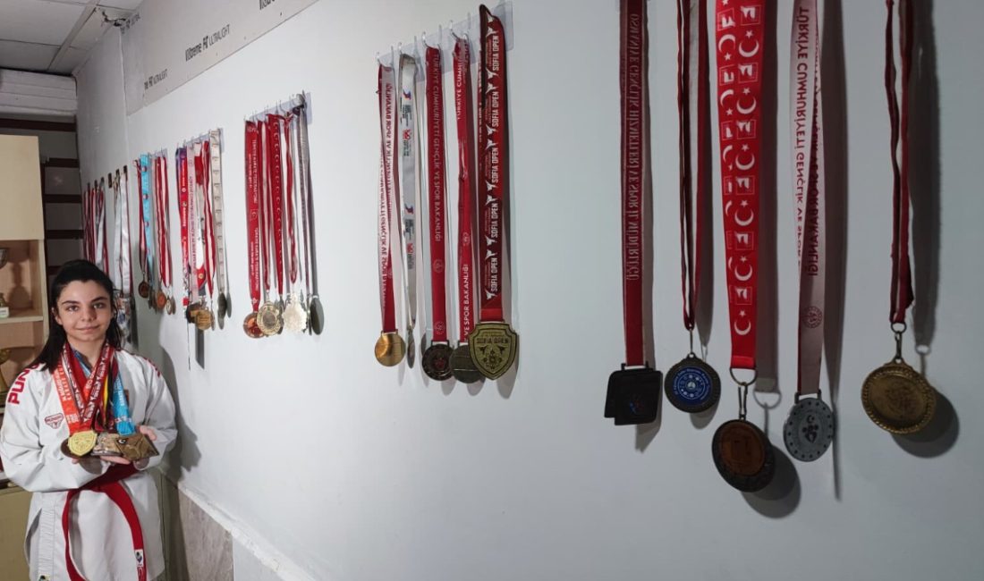 Adana'da babasının antrenörlüğünü yaptığı 14 yaşındaki kız çocuğu karate kolunda