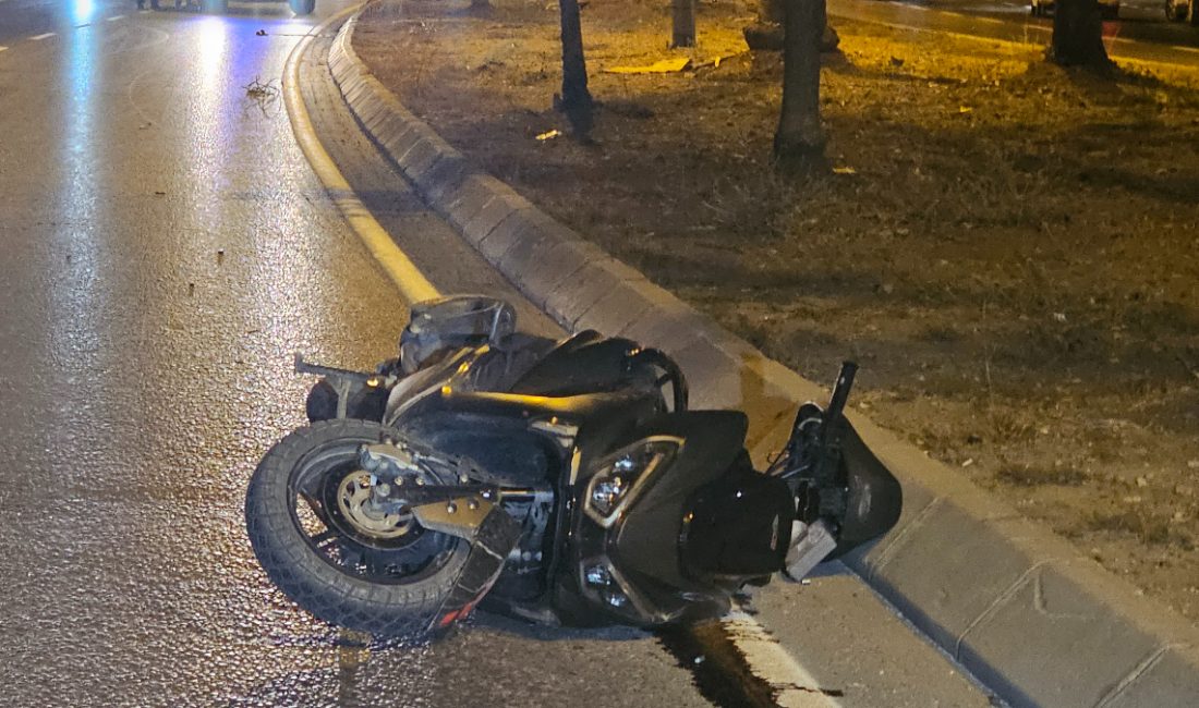 Seyhan ilçesinde şoförünün denetiminden çıkıp devrilen ve yaklaşık 90 metre