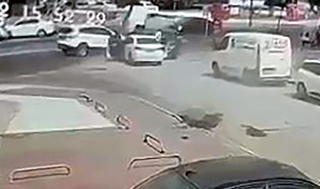 Adana'da "Dur" ihtarına uymayan "torbacı", polisten kaçarken bu sefer de