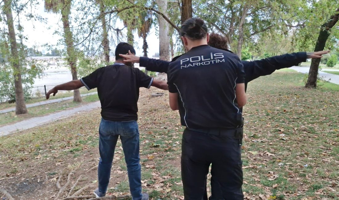 Kentteki park ve bahçelerde yapılan kontrollerde bir kuşkulu, uyuşturucu unsur