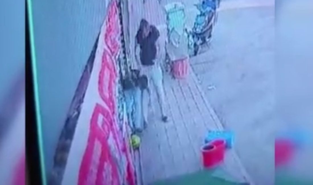 Adana’da sipariş ettiği marulu beğenmeyen müşteri, markette çalışan genç teslimatçıyı