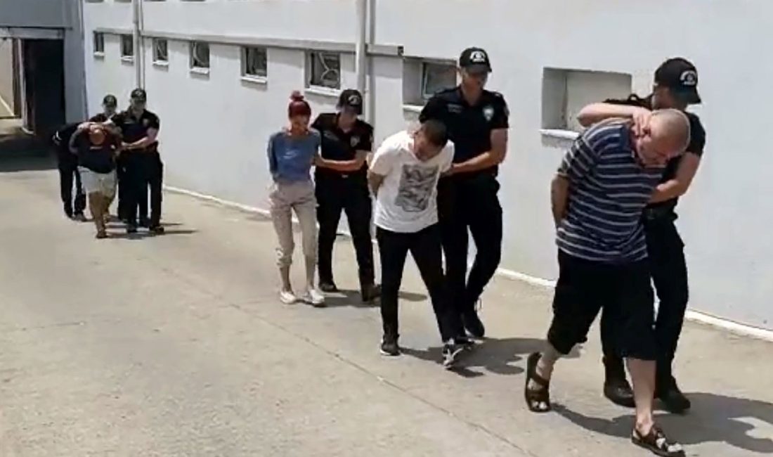 Adana'da torbacı olarak tabir edilen uyuşturucu satıcılarına yönelik operasyon düzenlendi.