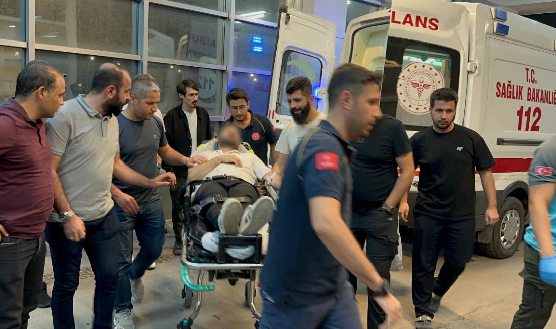 Kahta ilçesinde olay yerine giden polis grup aracıyla bir arabanın