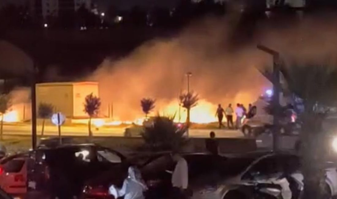 Adıyaman'da kent merkezinde bulunan elektrik trafosunun patlaması panik yarattı.