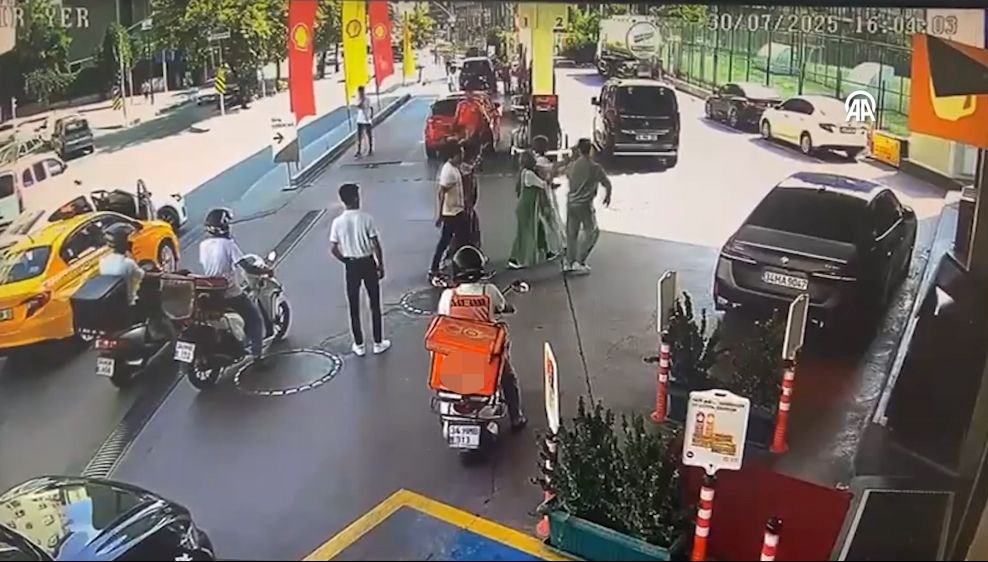 İstanbul'da konuttan hırsızlık yaptıktan sonra kaçmaya çalışan üç bayan, tutuklandı.
