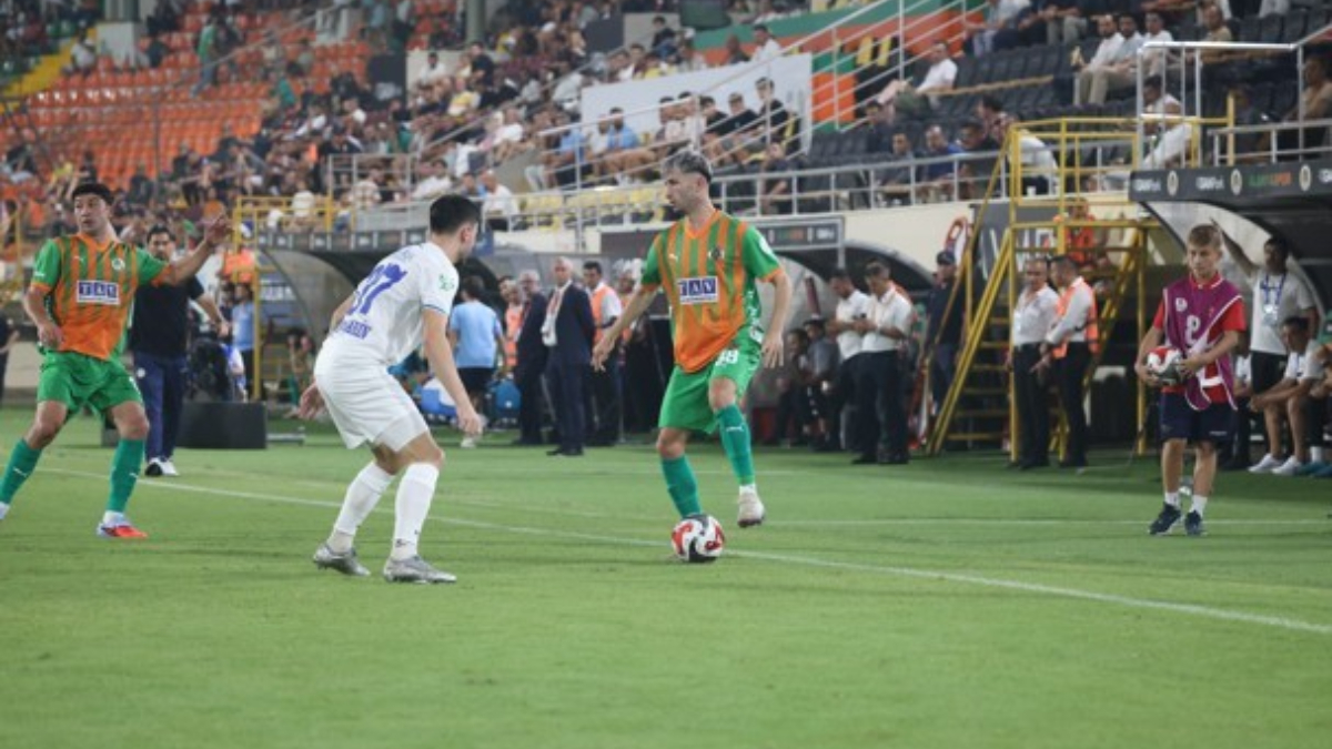 Süper Lig'de 2. haftada Alanyaspor, alanında ağırladığı Rizespor ile 0-0