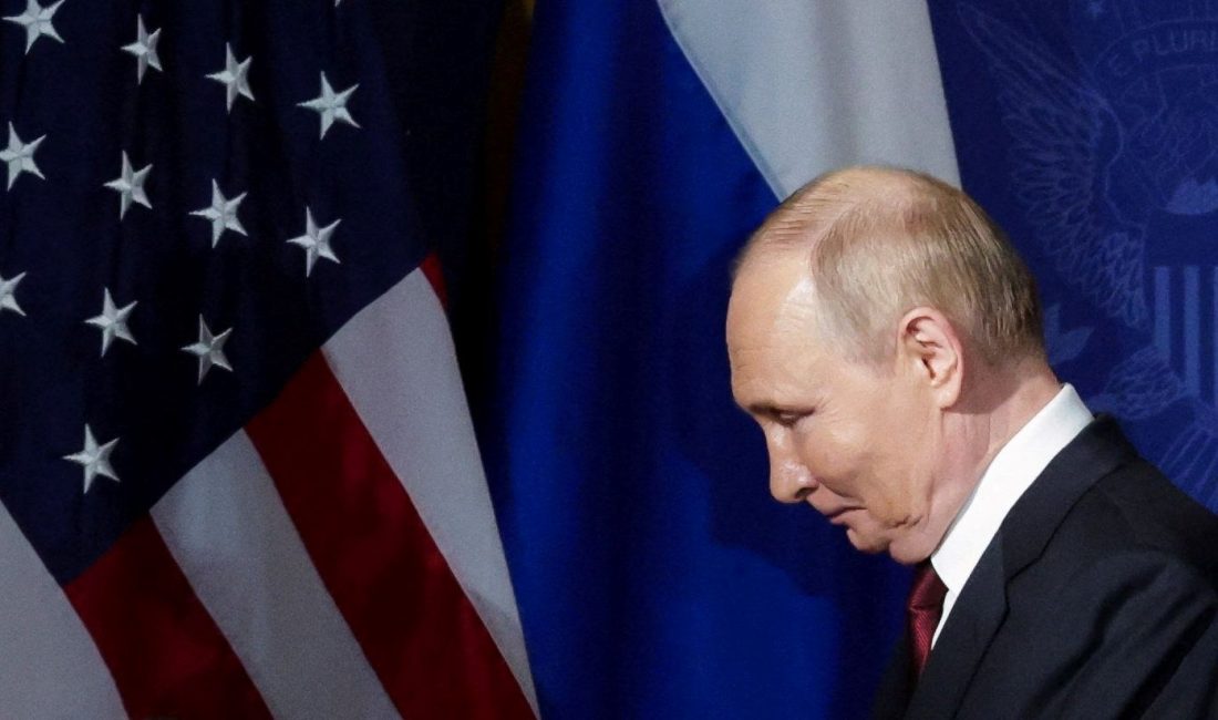 ABD Başkanı Trump ile Rusya Devlet Lideri Putin ortasında gerçekleşen