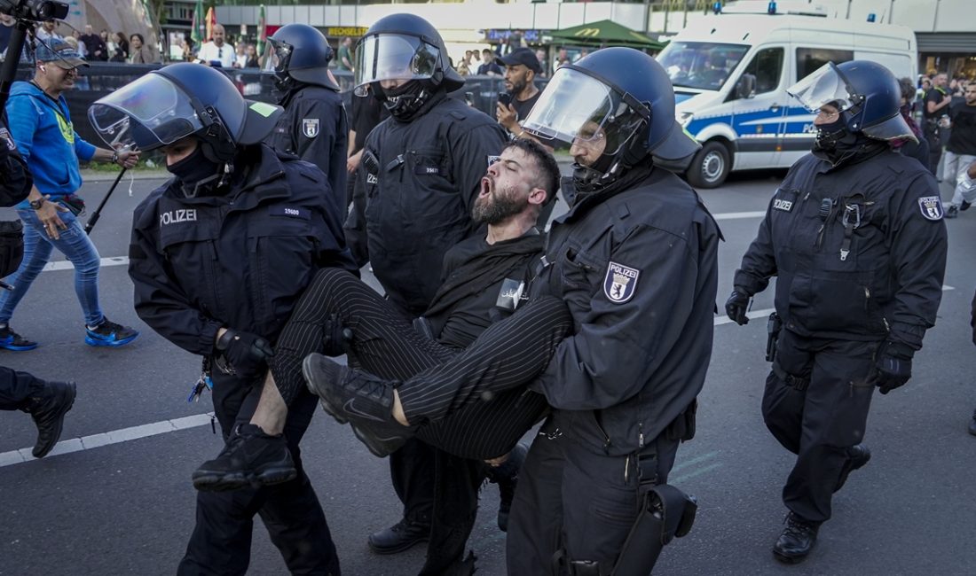 Almanya’nın başşehri Berlin'de polis, Filistin'e takviye aksiyonuna sert müdahale ederek