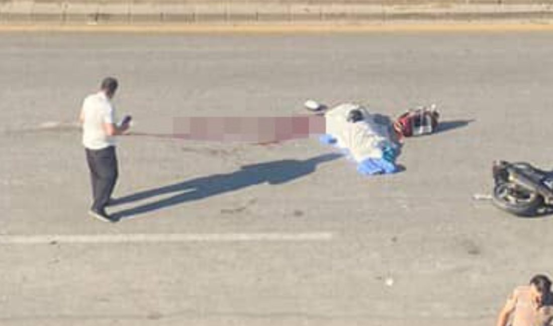 Ankara'da arabaların ortasında kalarak devrilen motosikletin şoförü kaza yerinde ömrünü