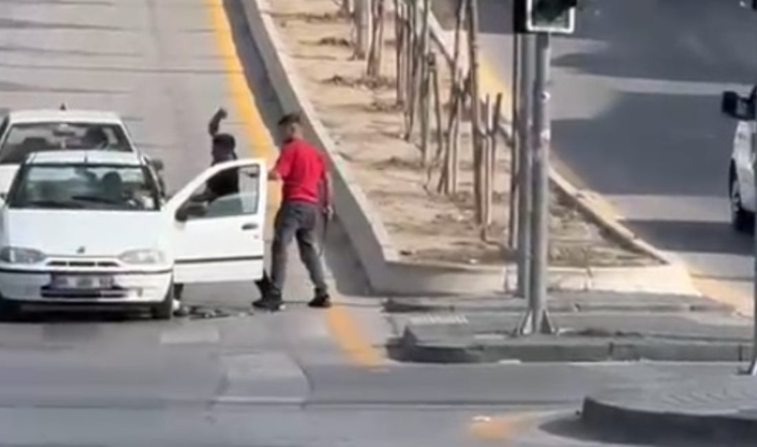 Altındağ ilçesinde trafikte yaşanan tartışmanın akabinde arabanın önünü kesen 4