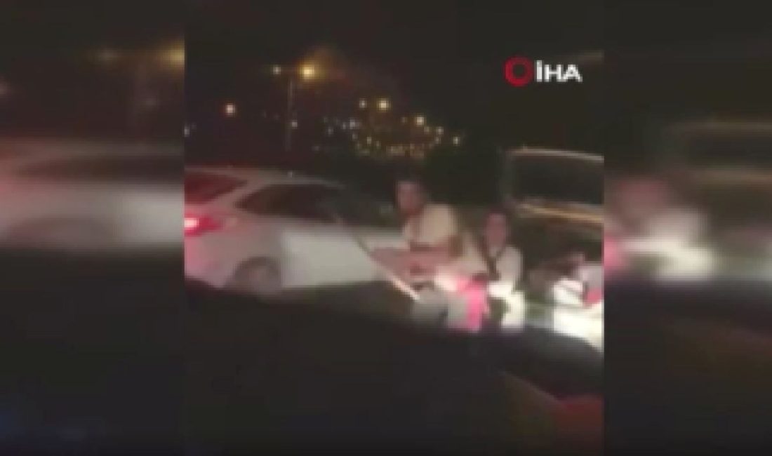 Ankara’nın Keçiören ilçesinde bir şahıs, trafikte tartıştığı şoförün aracına baltayla