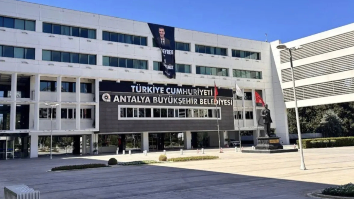 Antalya Büyükşehir Belediyesi'ne yönelik rüşvet soruşturmasında, 195 milyon liralık rüşvet