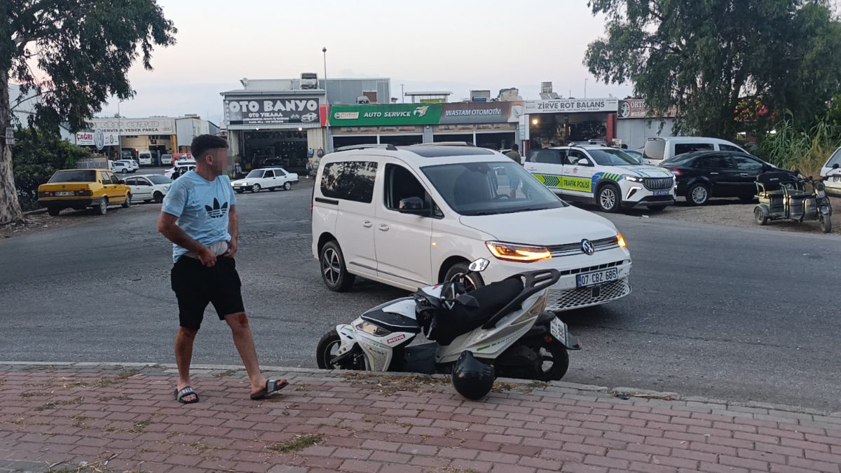 Manavgat ilçesinde yaşanan trafik kazasında yaralanmasına karşın ambulansla hastaneye gitmeyi