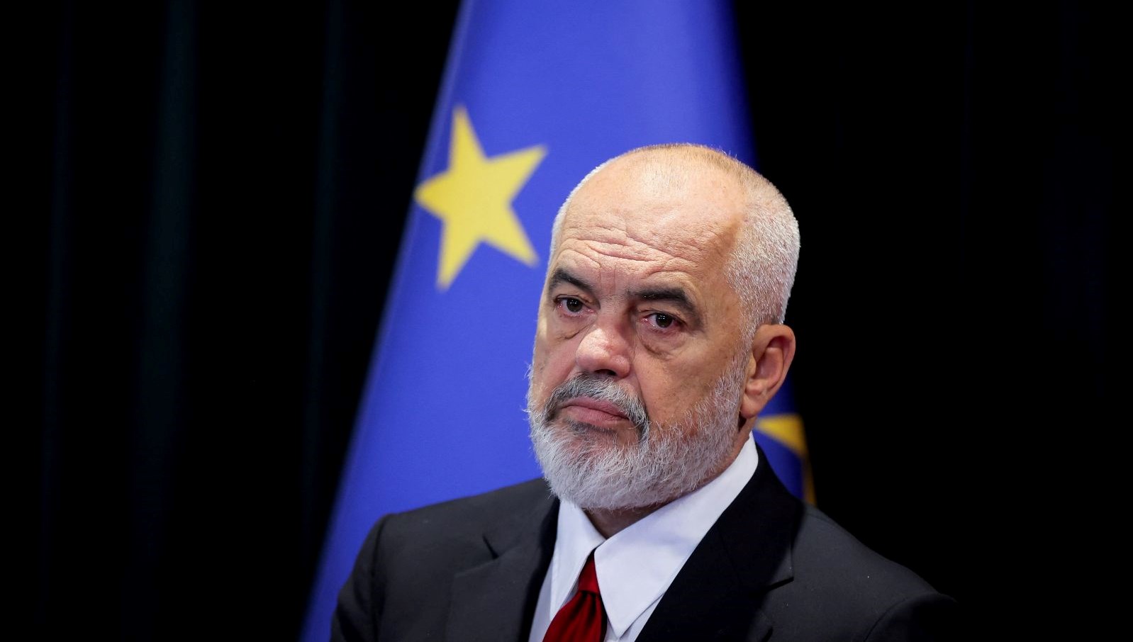 Arnavutluk Başbakanı Edi Rama, "Bir gün büsbütün yapay zeka tarafından