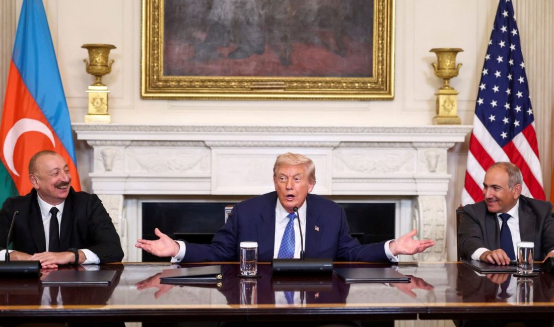 Beyaz Saray'da ABD Başkanı Trump arabuluculuğunda tarihi bir mutabakat imzalandı;