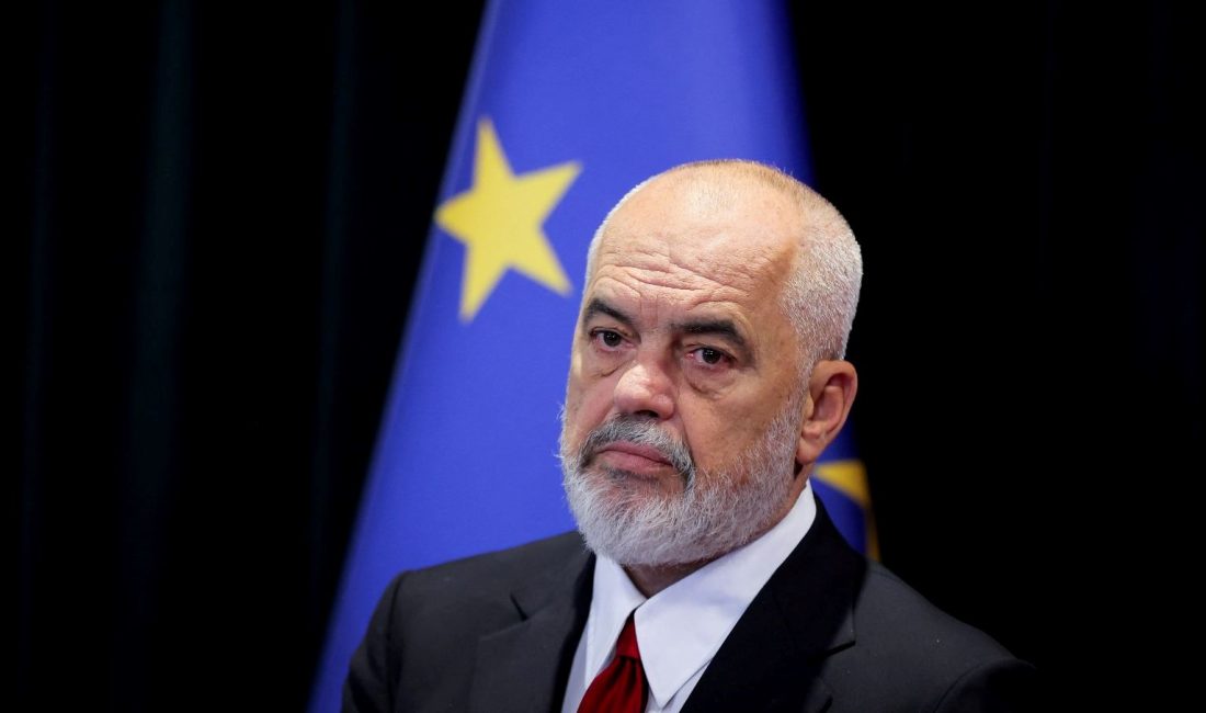 Arnavutluk Başbakanı Edi Rama, "Bir gün büsbütün yapay zeka tarafından