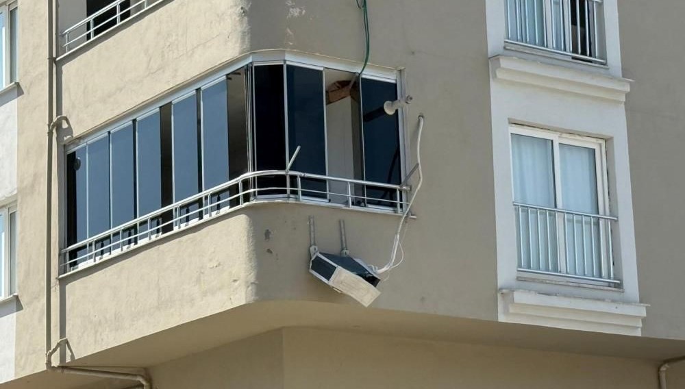 Osmaniye'nin Bahçe ilçesinde, bir apartmanın ikinci katındaki balkonundan düşen bayan
