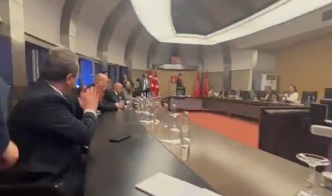 CHP MYK üyelerinin Kemal Kılıçdaroğlu'nun adaylığının açıklandığı gün müziklerle kutlama