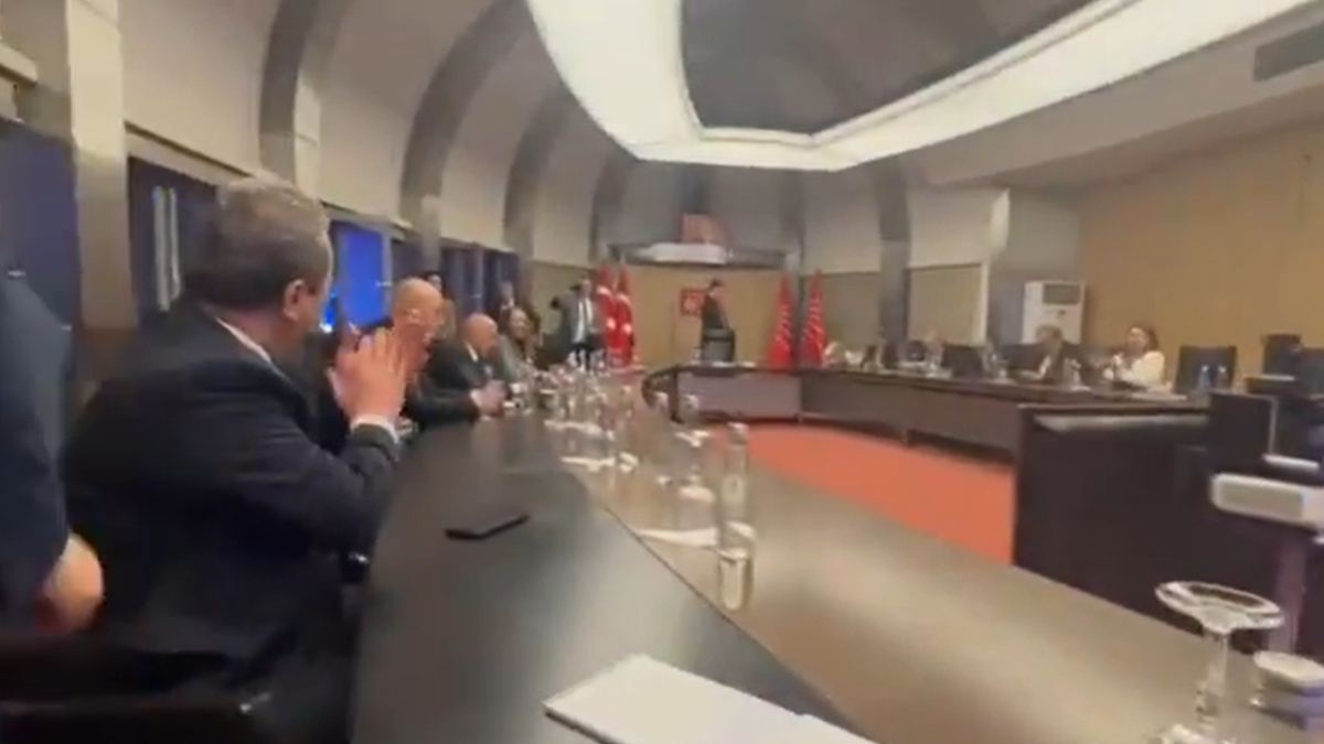 CHP MYK üyelerinin Kemal Kılıçdaroğlu'nun adaylığının açıklandığı gün müziklerle kutlama