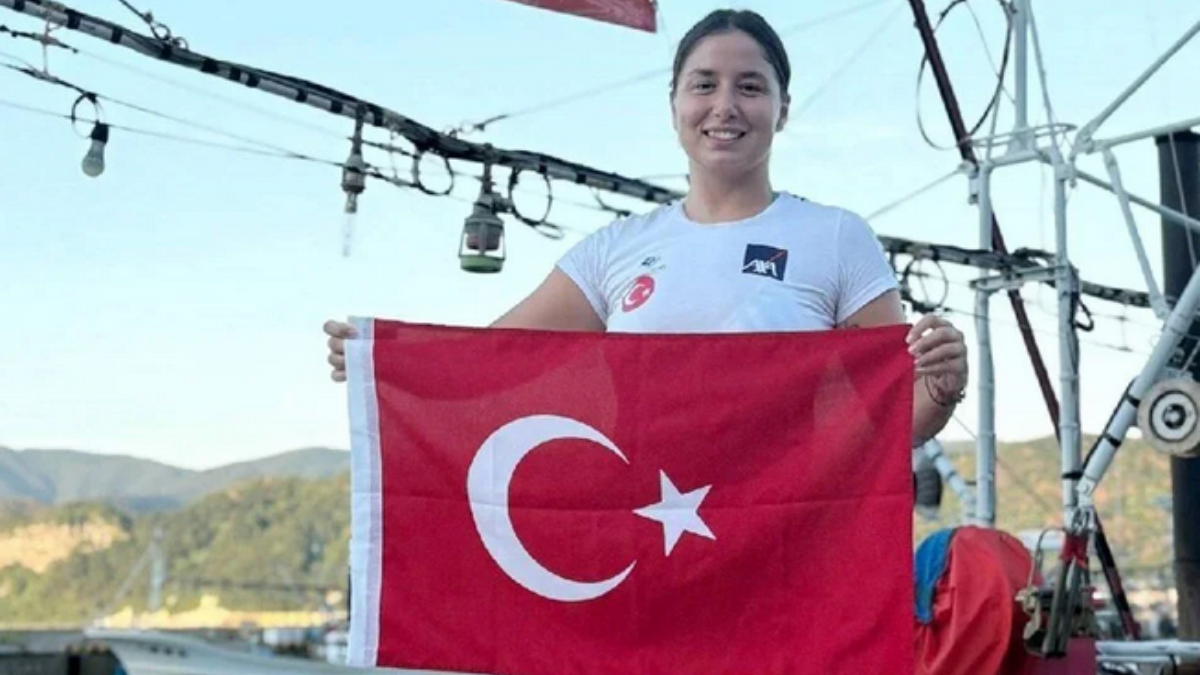 Ultra maraton yüzücüsü Bengisu Avcı, dünyada 7 açık su kanalından