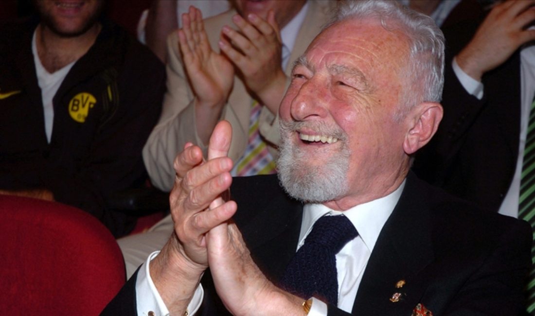 Beşiktaş'a futbolcu, yönetici ve lider olarak hizmet veren, kazandırdığı başarılarla