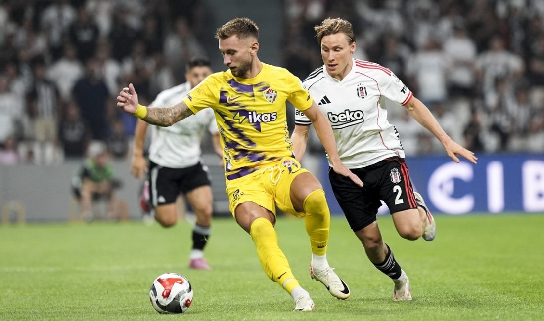 Beşiktaşlı taraftarlar, Eyüpspor maçında oyundan çıkarken Jonas Svensson'a reaksiyon gösterdi.