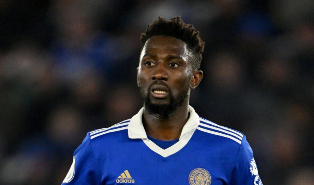 Siyah beyazlı grup, Leicester City forması giyen Wilfred Ndidi'yi 9,5