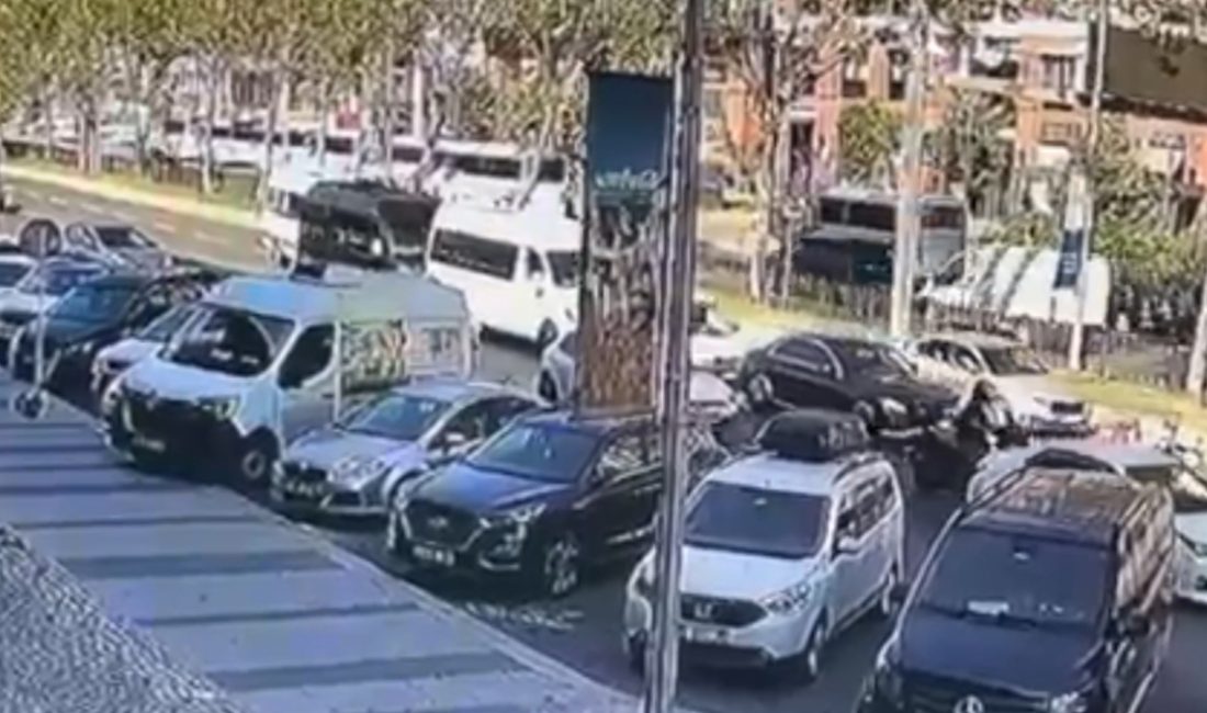 Piyalepaşa Bulvarı’nda birebir tarafta ilerleyen 4 aracın karıştığı zincirleme kazada