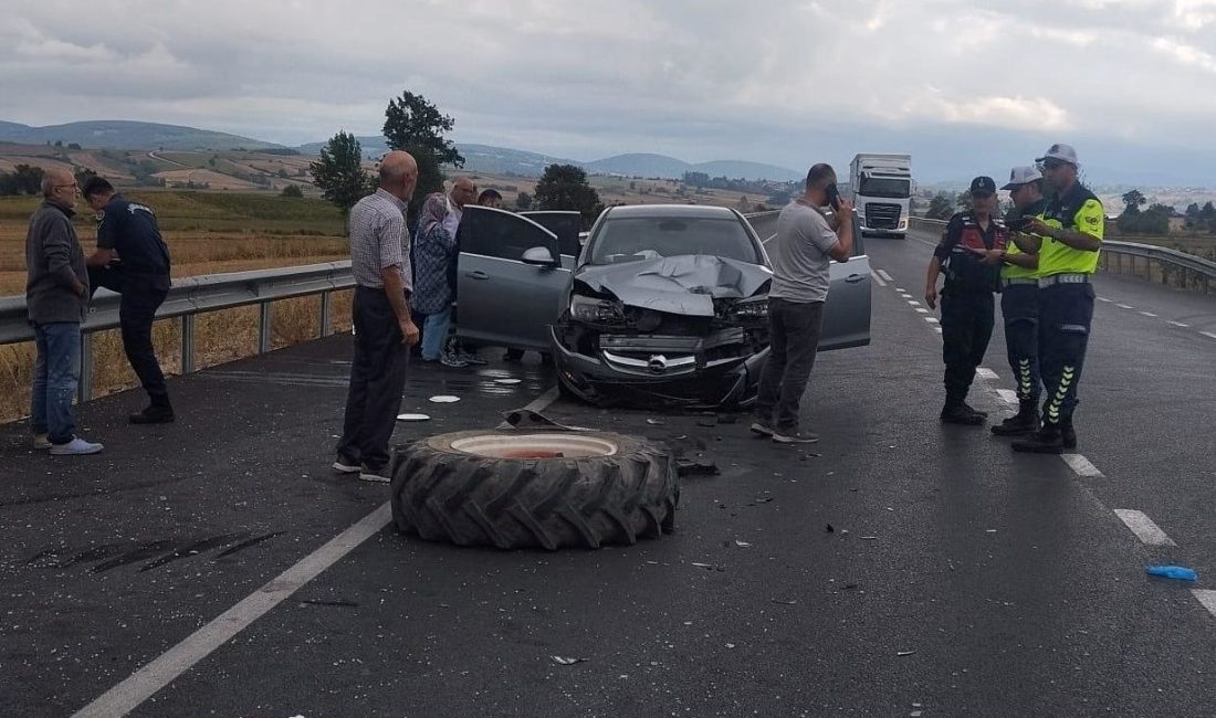 Samsun'un Ladik ilçesinde traktör ile arabanın çarpıştığı kazada biri uzman