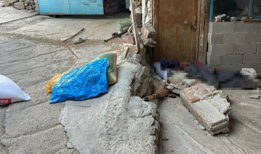 Burdur'da yem indirildiği esnada freni boşalan traktörün geri kayması sonucu