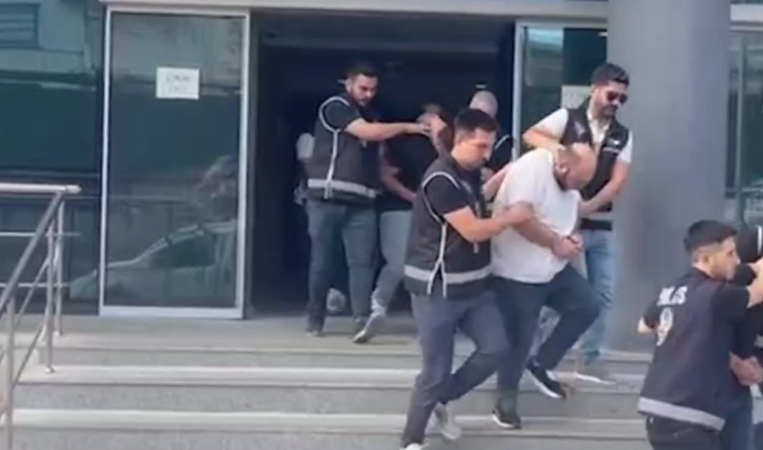 Kent girişinde durdurulan bir araçta 2 adet el bombası ele