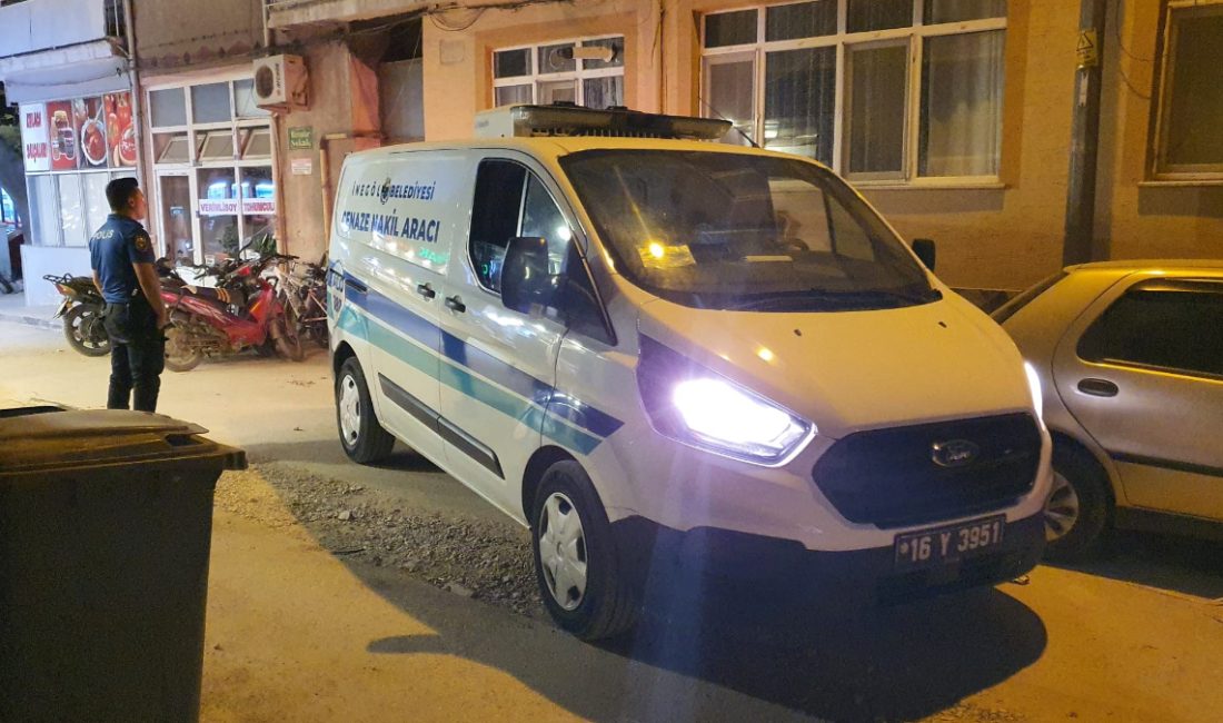 Bursa'nın İnegöl ilçesinde Mısır asıllı bir kişi meskeninde meyyit bulundu.