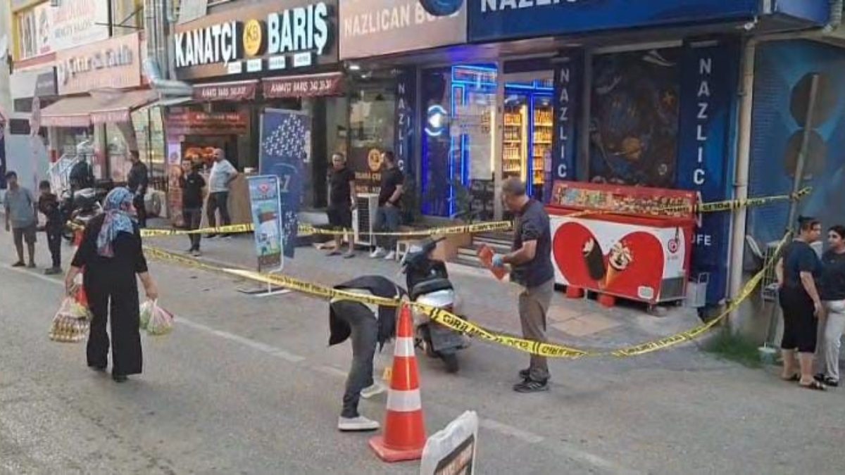 Yıldırım ilçesinde iki saldırgan, pazardan evine dönen husumetlilerine kurşun yağdırdı.