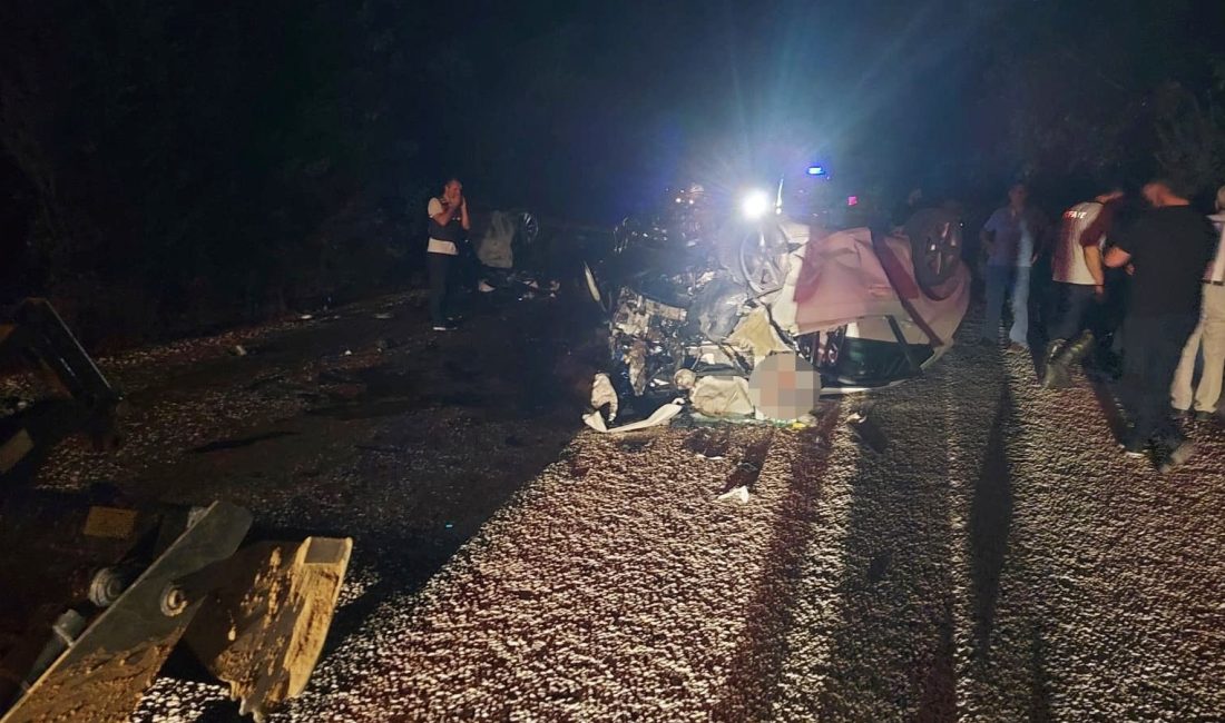 Çanakkale'de iki araba baş başa çarpıştı. 6 kişi ömrünü yitirdi.