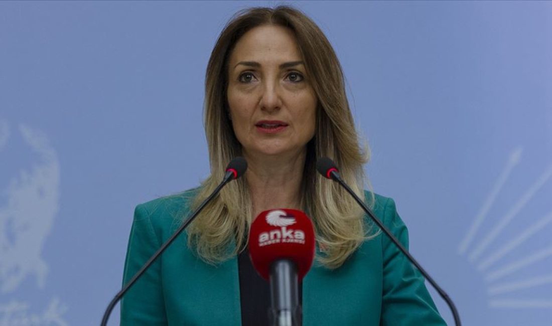 Diyanet’in cuma hutbesinde giysi konusuna yönelik sözler tartışmalara neden olurken,