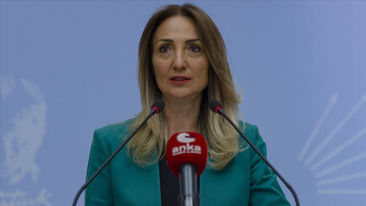 Diyanet’in cuma hutbesinde giysi konusuna yönelik sözler tartışmalara neden olurken,