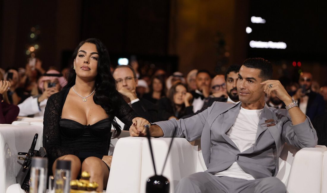Dünyaca ünlü futbolcu Cristiano Ronaldo, 9 yıldır birlikte olduğu Georgina