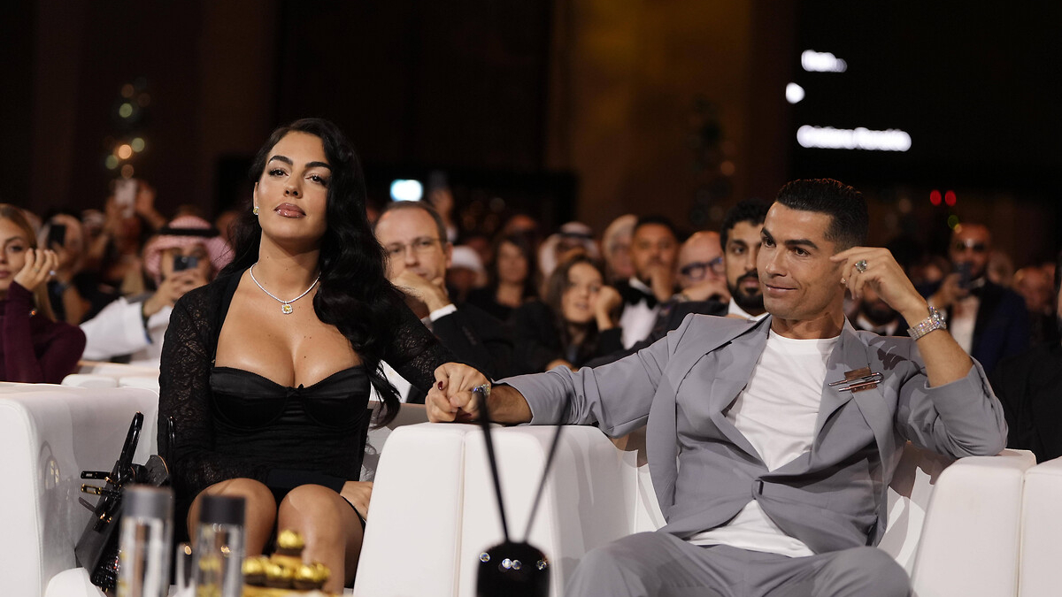 Dünyaca ünlü futbolcu Cristiano Ronaldo, 9 yıldır birlikte olduğu Georgina